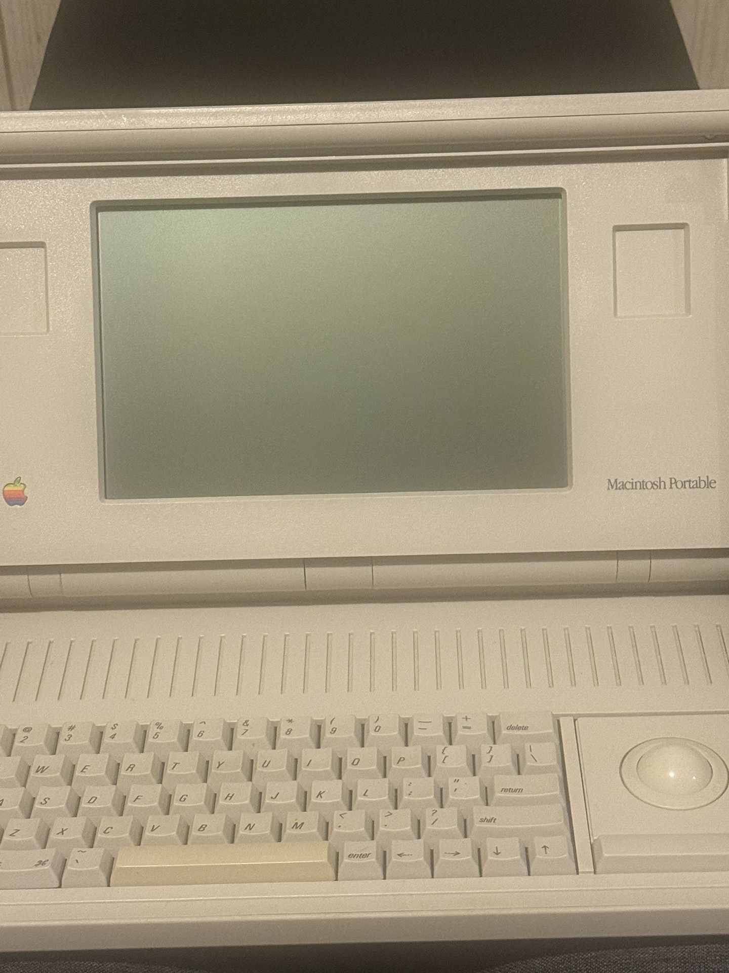 Apple’s First Macintosh Portable Laptop 1989 Classic Rare Collectible,antique W/ Case