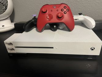 Xbox One S And Controllers