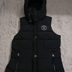 Abercrombie 2000s Womans Puffer Vest