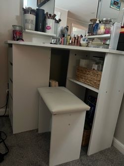 Vanity desk