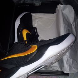 Kobe Bryant Shoes Size 9 