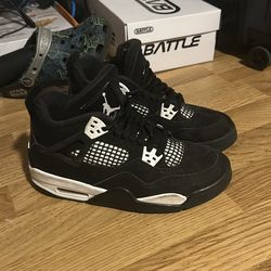 Jordan 4’s white thunder size 6.5 youth