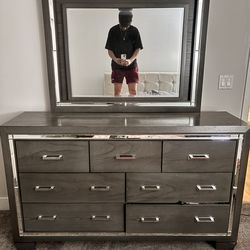 Dresser With Light Up Mirror