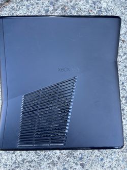 Xbox 360 + Kinect – Console & Motion Sensor + 2 games
