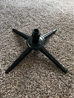 Metal Christmas Tree Stand (Walmart) 🎄