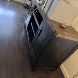 Tv Stand/ Entertainment Center Need Picked Up 12/31 Before 4pm