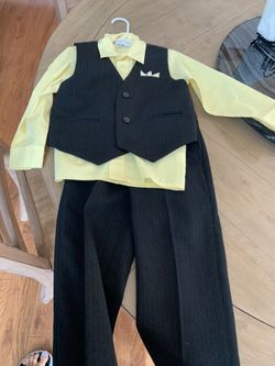 Boys size 5 suit