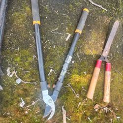 Hedge trimmers/ bush cutters