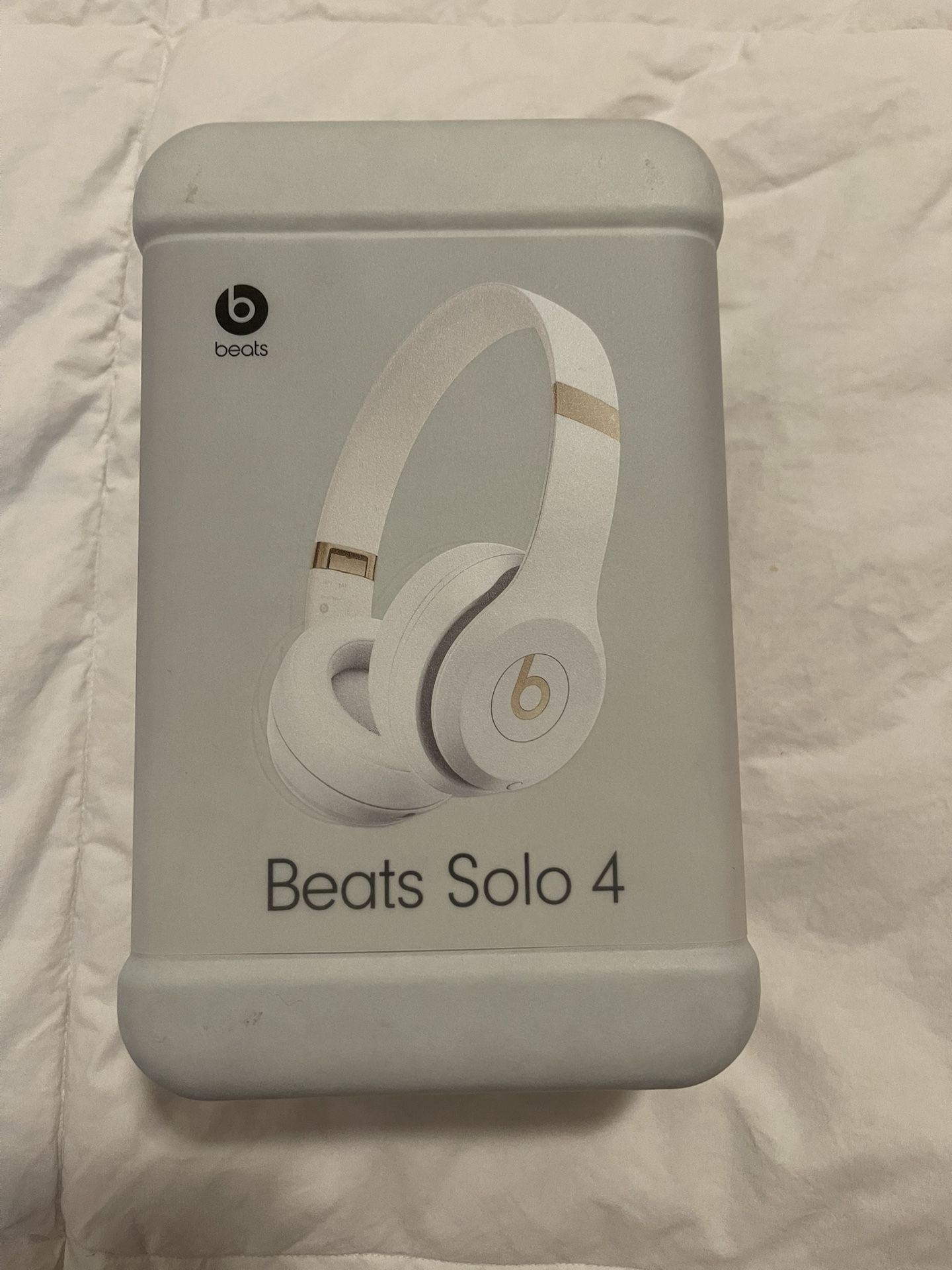 Beats Solo 4: BRAND NEW
