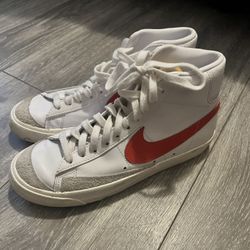 Women’s 7.5 Nike Trailblazers 