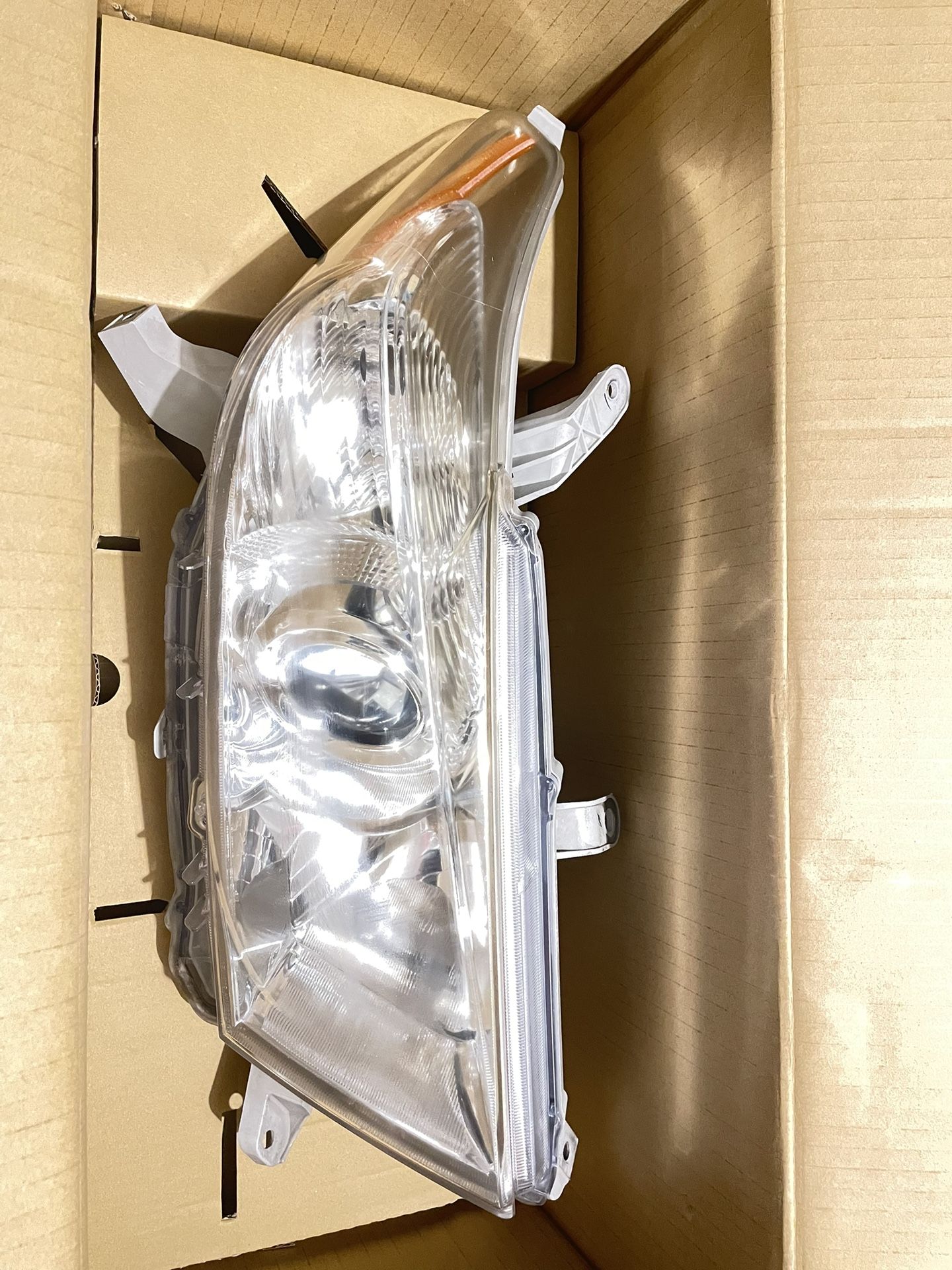 2013 Highlander::Genuine Headlight Right Side