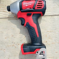 Milwaukee 18V 1/4 in. Hex Impact Driver (TOOL ONLY/SOLO LA HERRAMIENTA)