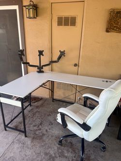 Computer corner table