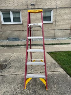 Werner 6 ft Fiberglass Step Ladder in excellent condition. $60.00 or best offer.