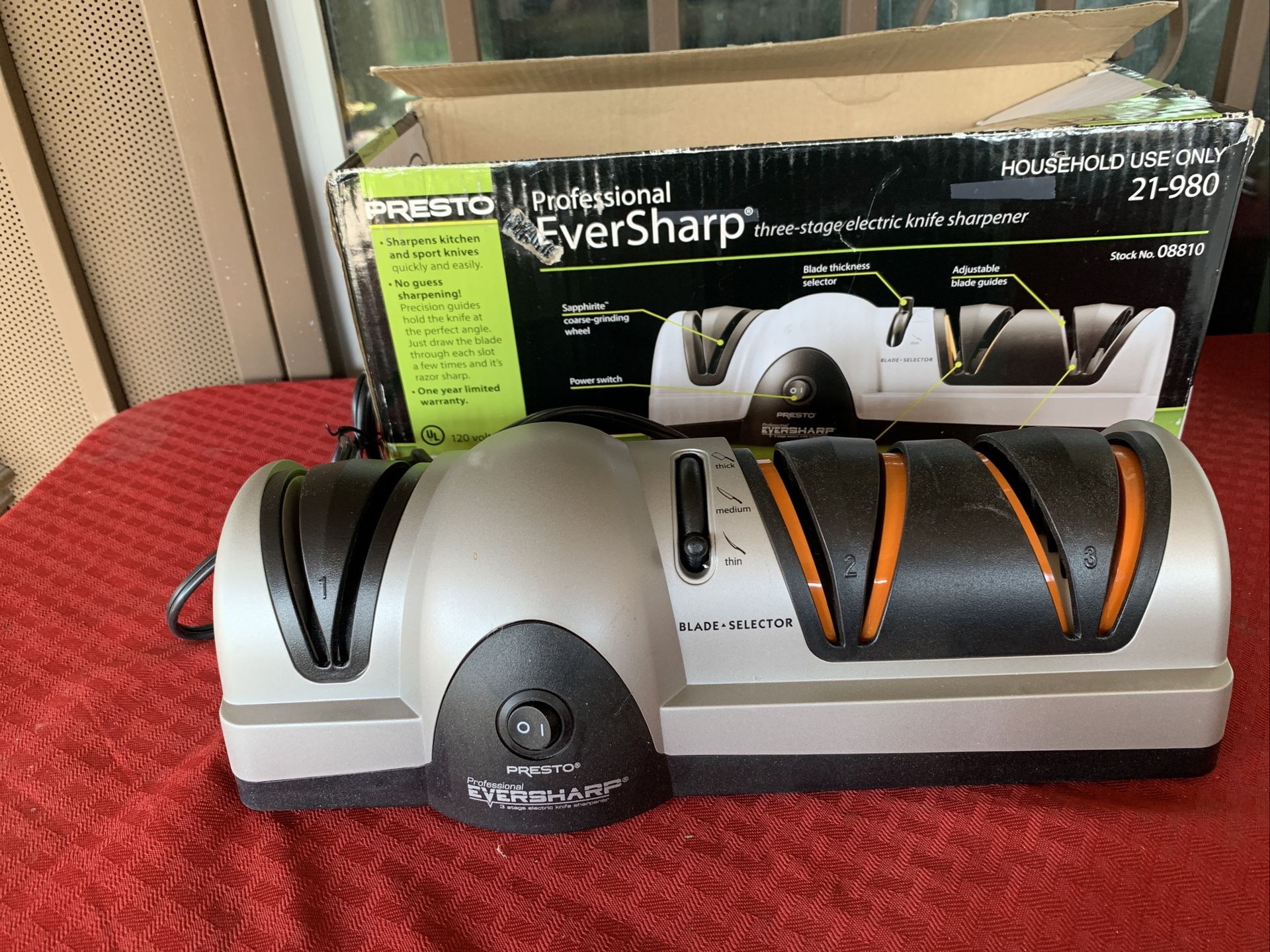 Presto 08810 Professional Eversharp Electric Knife Sharpener for Sale in  Lodi, CA - OfferUp