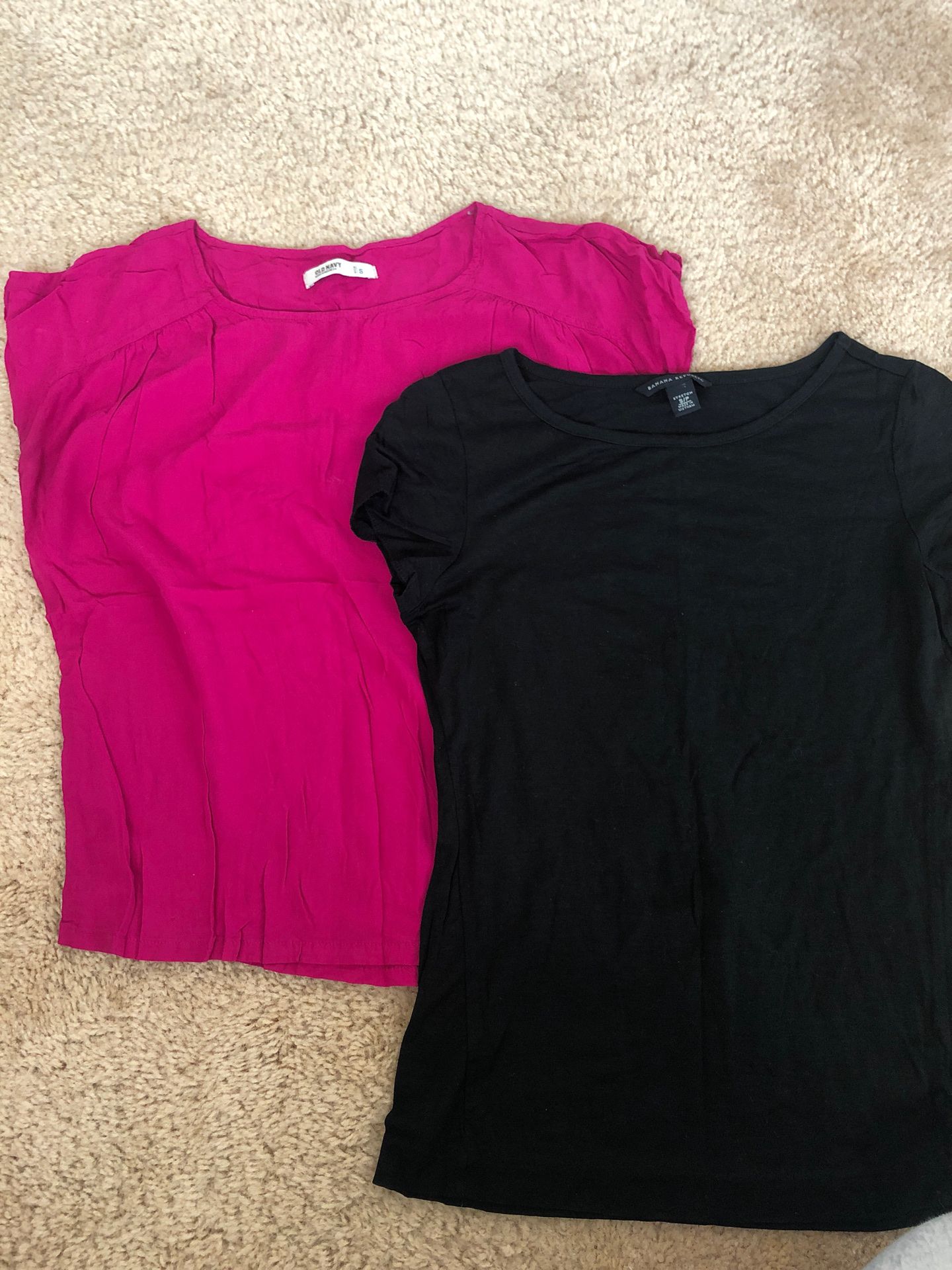 Woman shirts 👚 hot pink & black.. size small mainly for teens