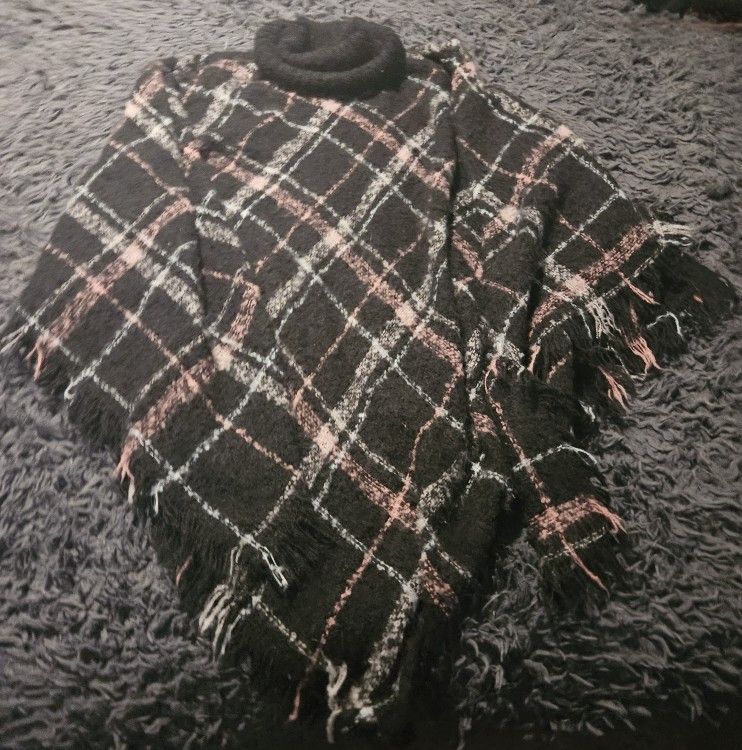 Elegant Plaid Turtleneck Poncho - Black and Pink