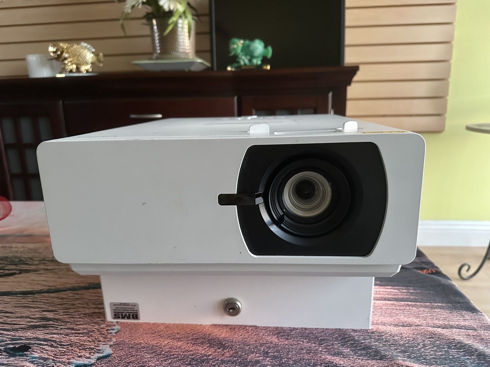 Laser Projector - ViewSonic LS800WU DLP - Low Hours