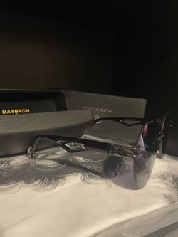 Black Maybach Sunblockers