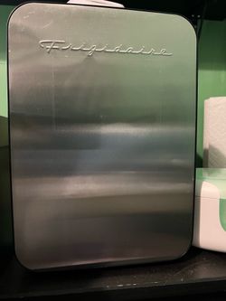 Frigidaire Retro Skincare/ Soda Cans Mini Fridge