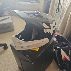 New In BOX Fox Rampage Comp Helmet 