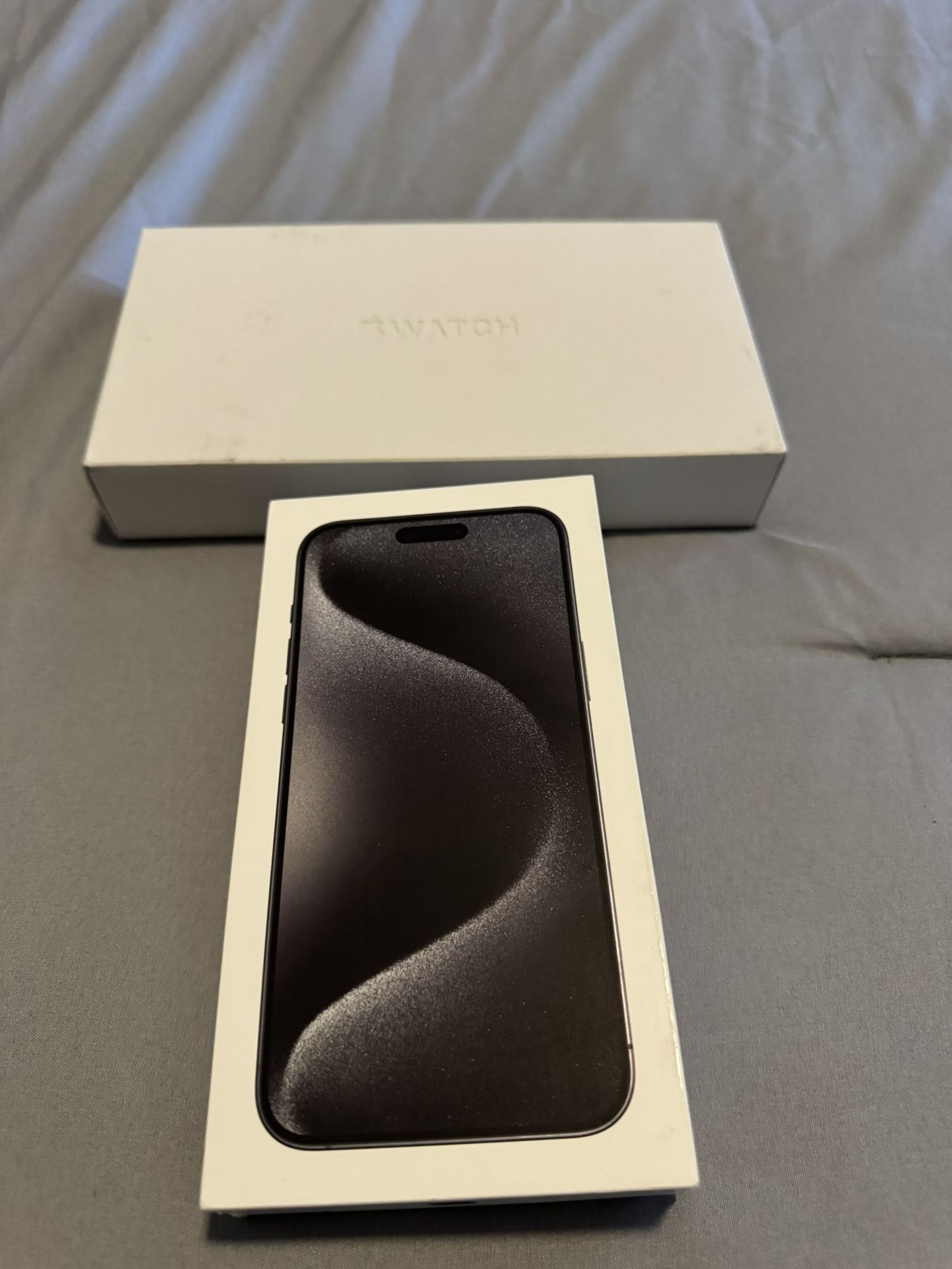 iPhone 15 Pro Max/Apple Watch Ultra 2 