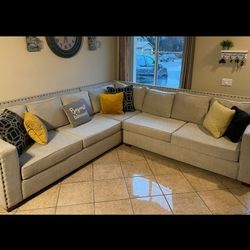 Beautiful Beige Sectional Couch!!