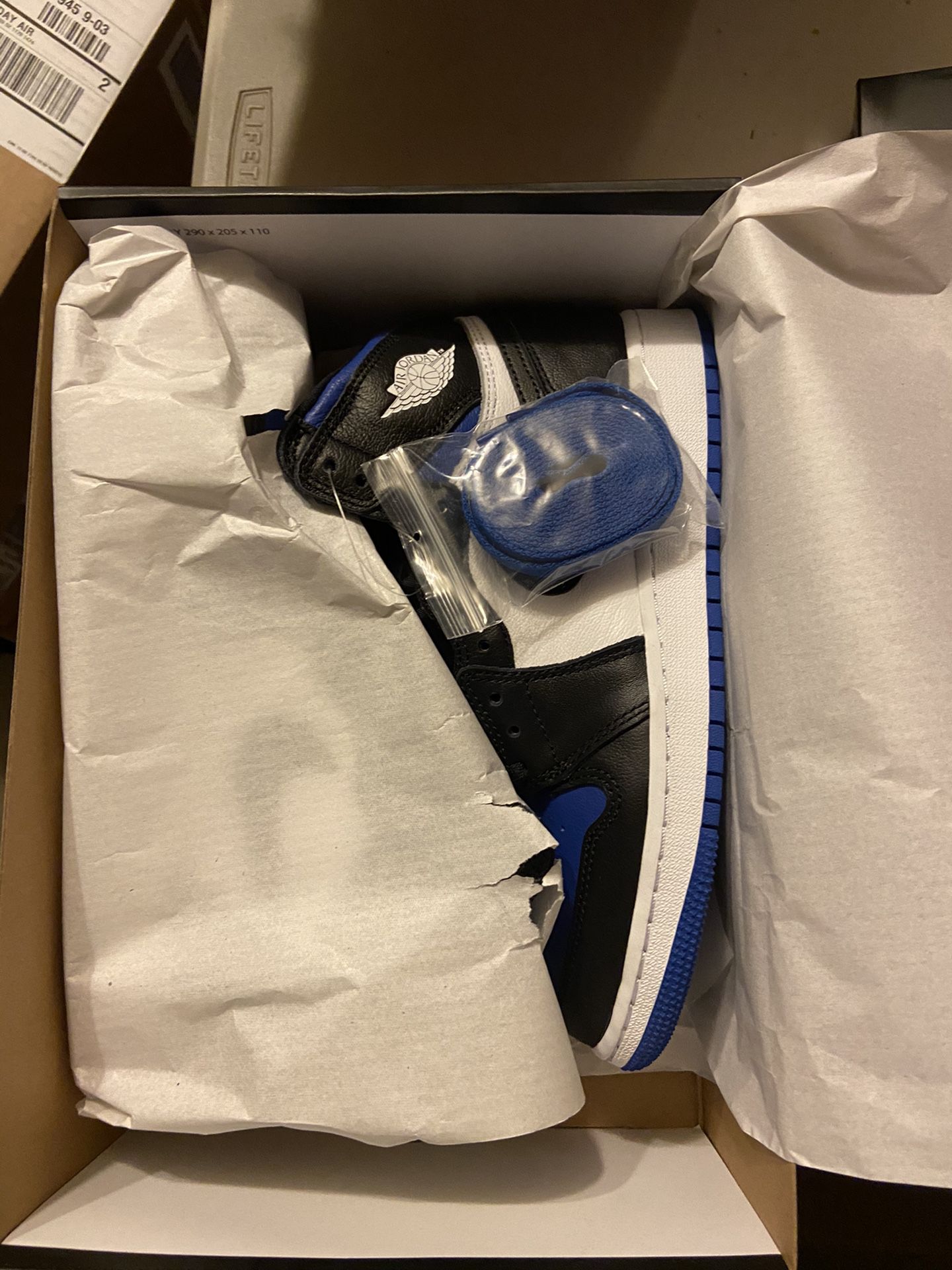 Brand new air Jordan 1 royal gs size 5.5 (on hold for someone, will be live again if he miss tomorrow)