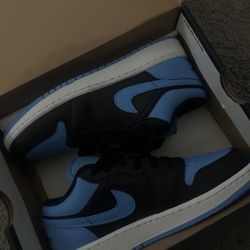 Air Jourdan 1 Low “University Blue” !