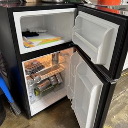 Mini Fridge, Magic Chef 3.2 Cu/ft Retro Fridge And Freezer