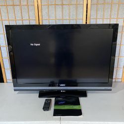 Very Good Condition Vizio 40” LCD HDTV W/Remote