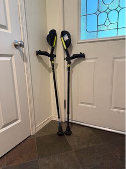 Free forearm crutches / mobility walking aids