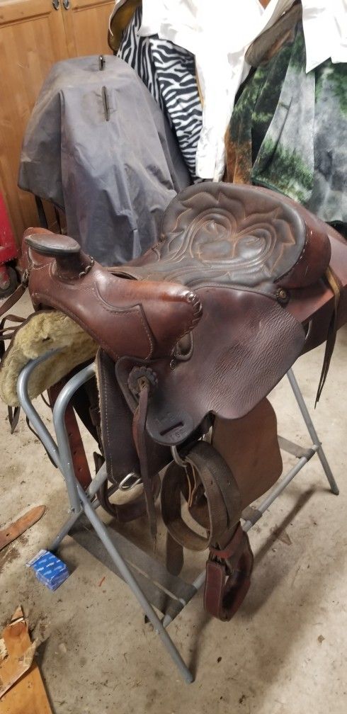 Cool S-S Saddle