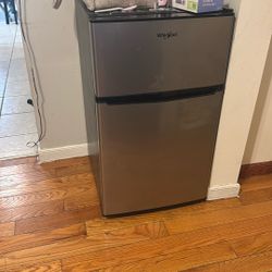 Whirlpool mini fridge 