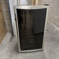 E Wave Wine Cellar / Wine Cooler / Mini Fridge 