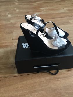 Size 8 Never Worn Brand New