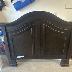 Eco-Chic BabyFurniture Providence Crib, Classic 4-In-1 Convertible Crib With Drawers.