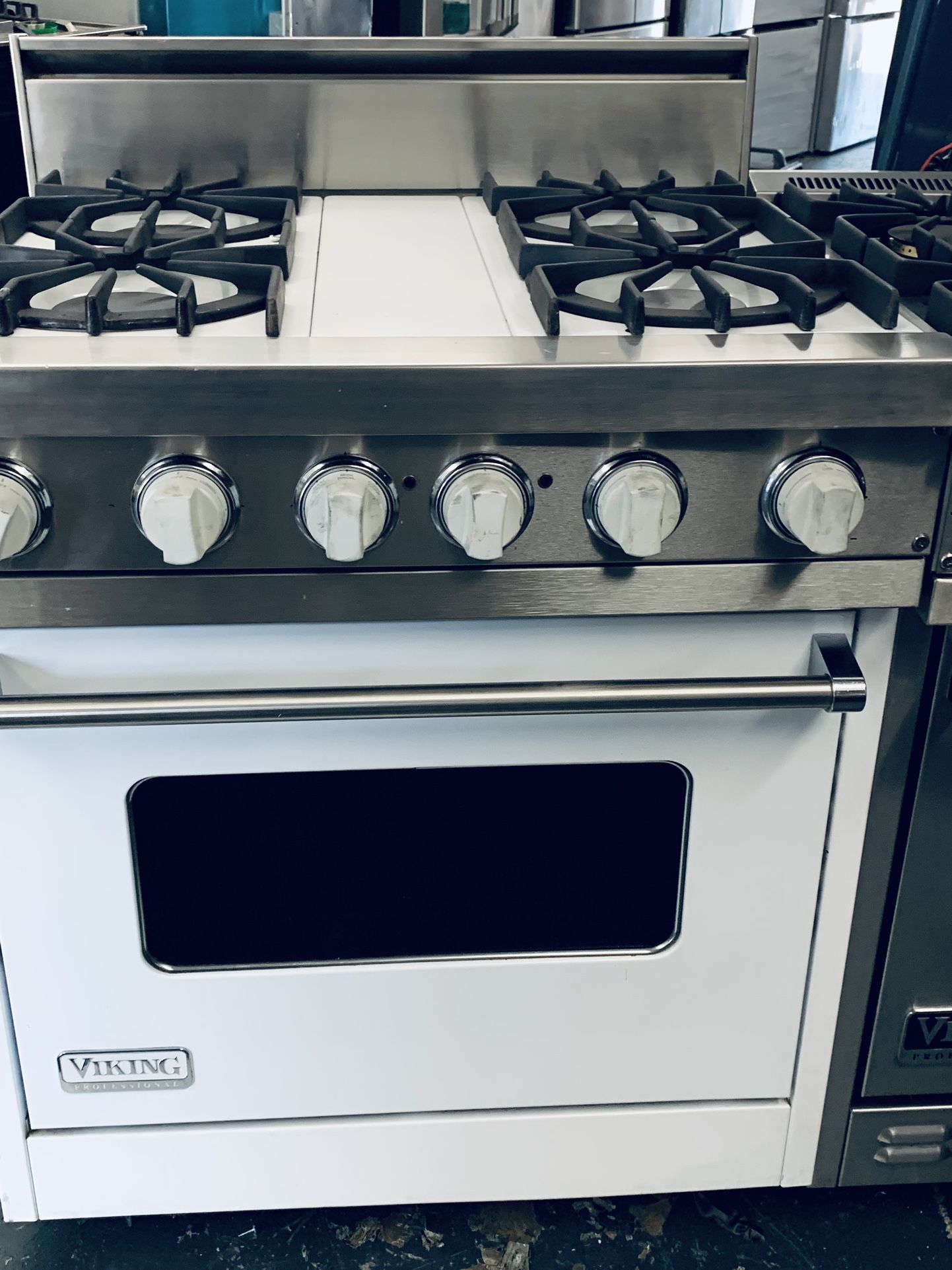 Viking Range With Griddle for Sale in Modesto, CA - OfferUp