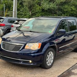 2012 CHRYSLER TOWN AND COUNTRY TOURING /// ONE OWNER!! with 3rd row seats , DVD player and media unit.