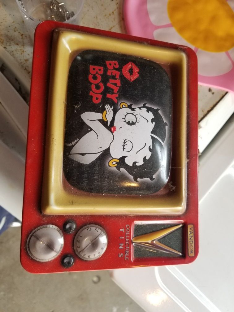 Vintage Betty boop tin lunch box