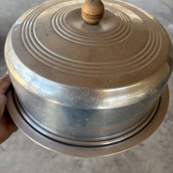 Vintage Metal Cake Pan/keeper