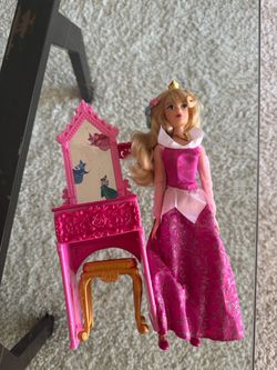 Princess Aurora with lil playset