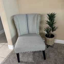Accent Chair 