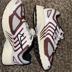 WOMEN'S NIKE AIR PEGASUS size 5.5