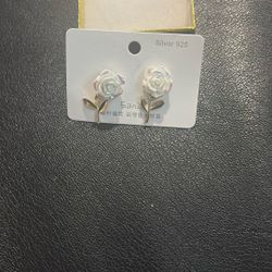 women’s earrings 