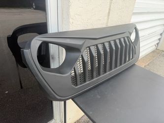 Rough Country Angry Eye Grille for 18-24 Jeep JL/JLU/Gladiator, Good Condition. Retails $199.95