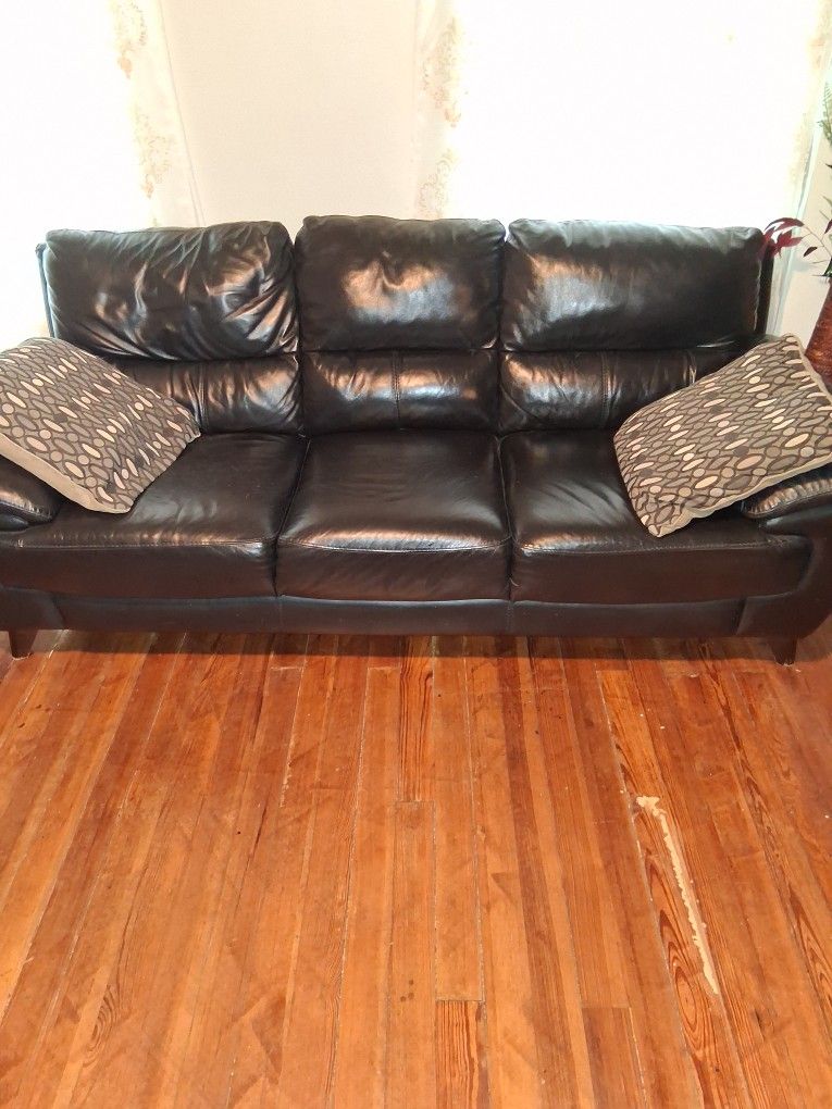 LEATHER SOFAS WITH  GLASS TABLE AND LAMPS AND MARBLE DINNING TABLE WITH 6 CHAIRS