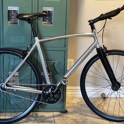 Like New Road bike Hybrid Bicycle  21 Inches 