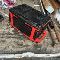Milwaukee Pack Out Light