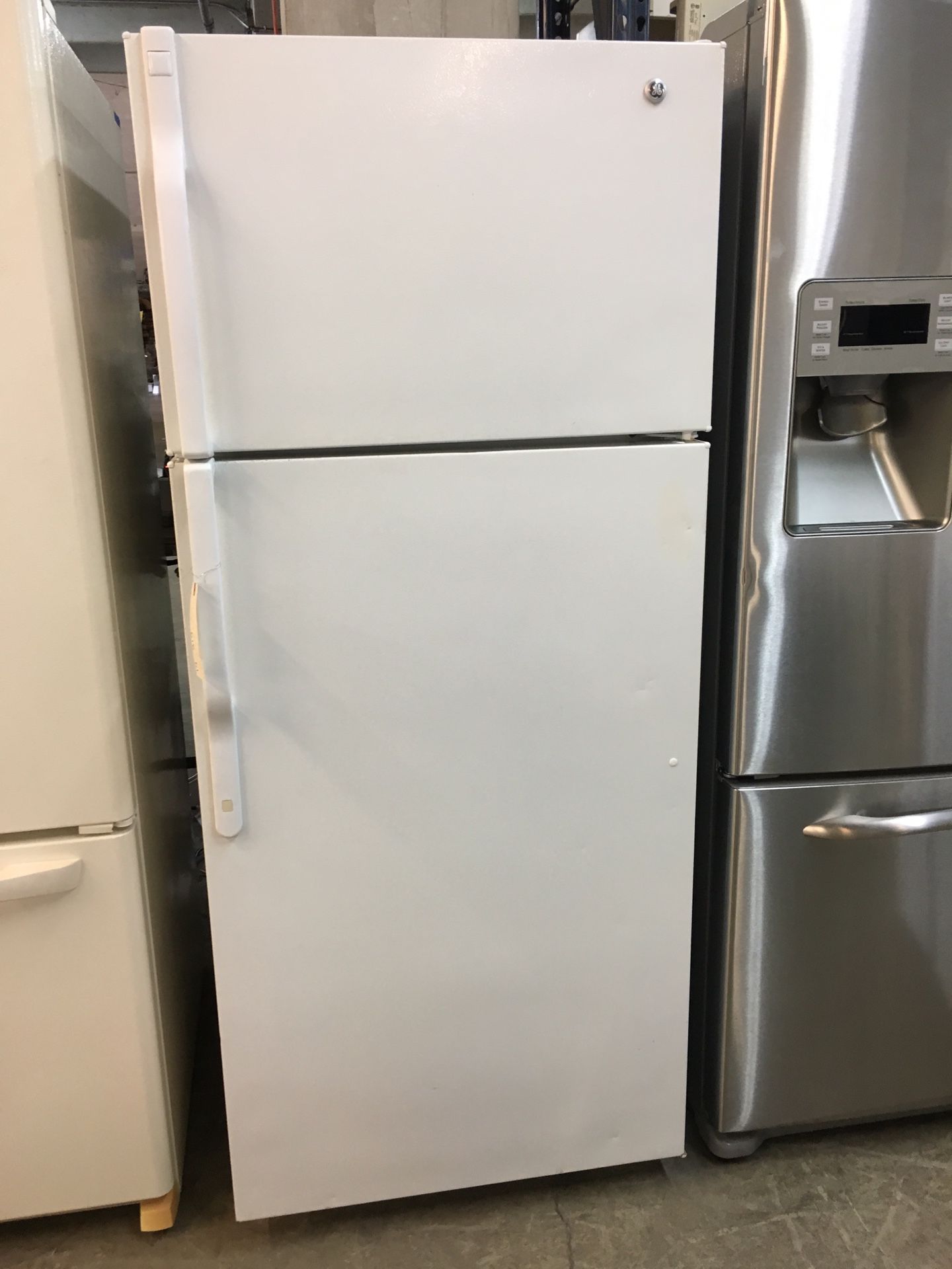 Ge white top freezer fridge